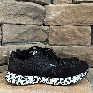 Brooks Revel 4 / Black & White Leopard Print / SZ 7